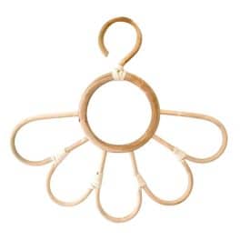 Rotan kledinghanger flower