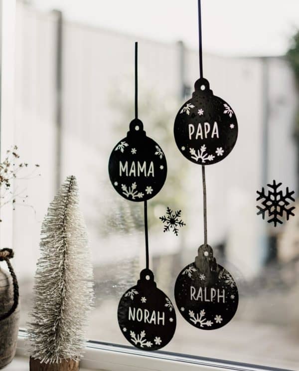 HERBRUIKBARE RAAMSTICKER | Kerstbal met naam