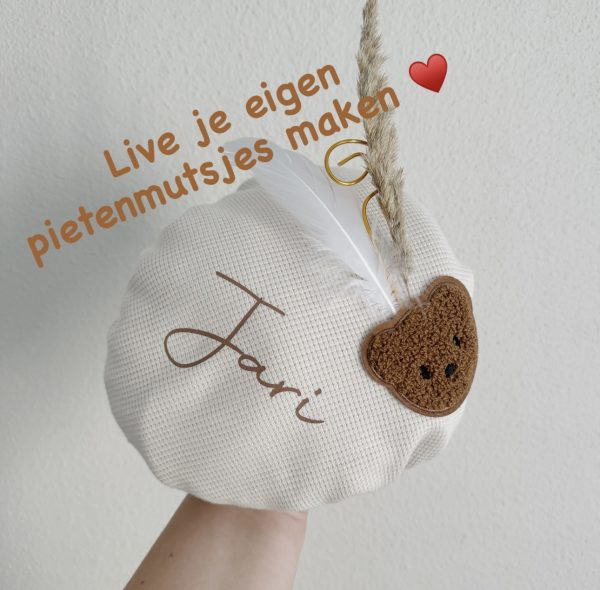 Live op TikTok pietenmutsjes maken